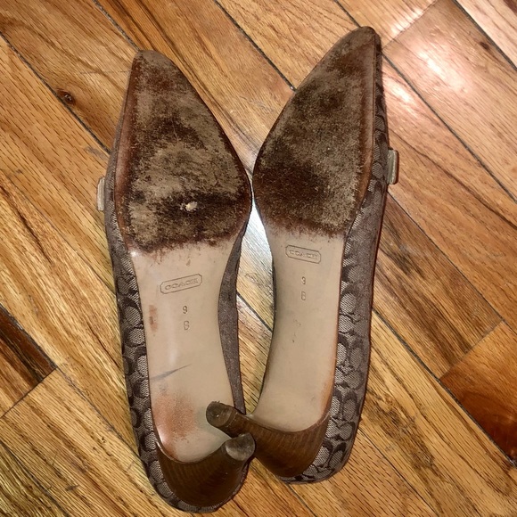Coach Signature logo heels with tan buckle size 9 - Picture 7 of 7